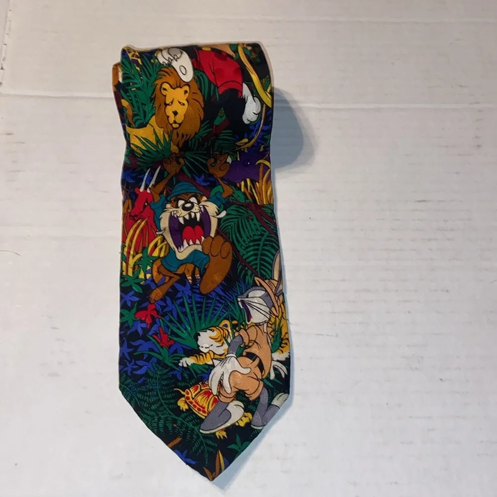 Vintage Warner Brothers 1993 Taz, Bugs Bunny, Sylvester and Tweetie necktie